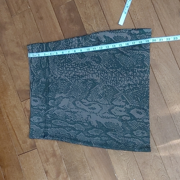 BCBGMaxAzria Skirt Snakeskin Print Size L - Picture 7 of 7